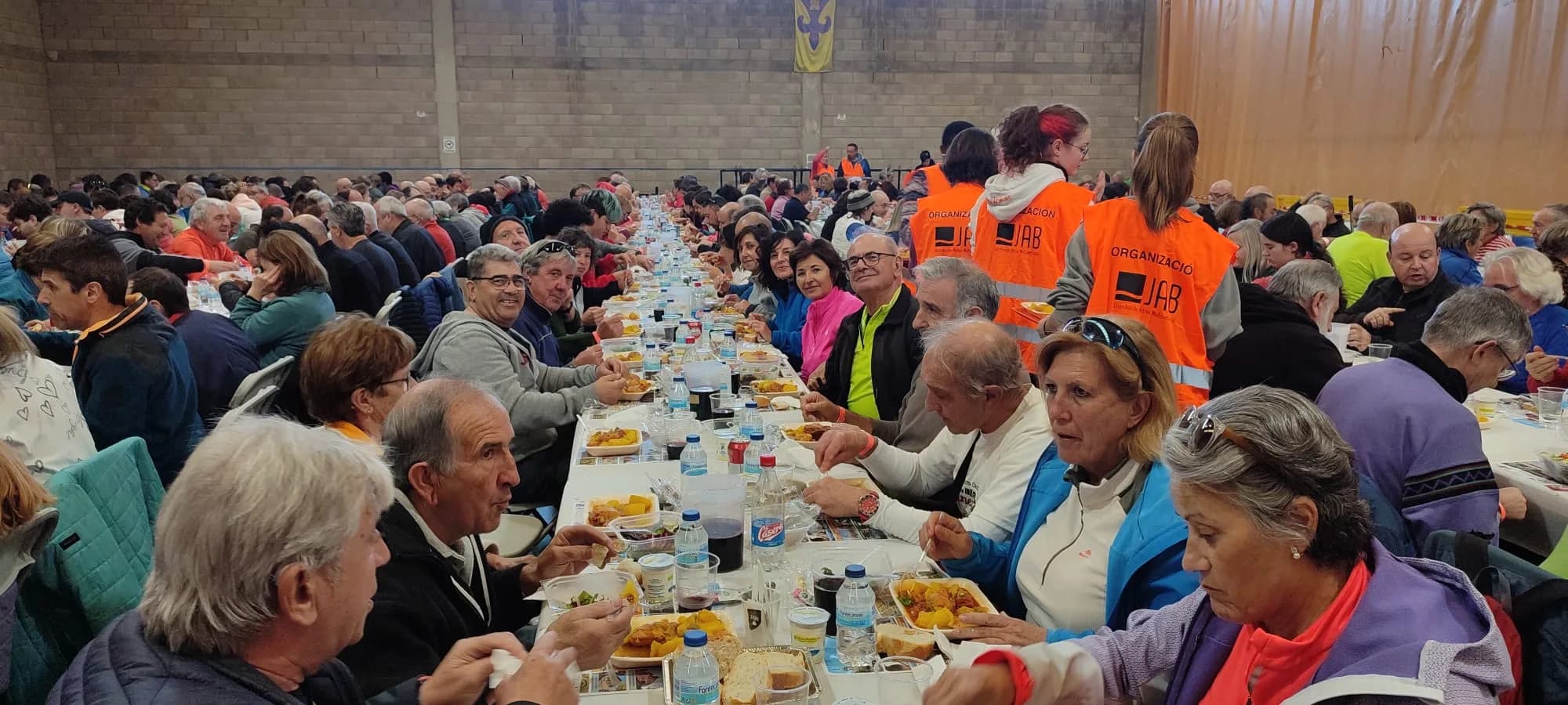 Participantes del Club Deportivo Padelante en una caminata